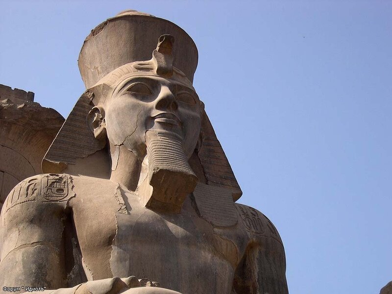 Statue of an Egyptian pharaoh