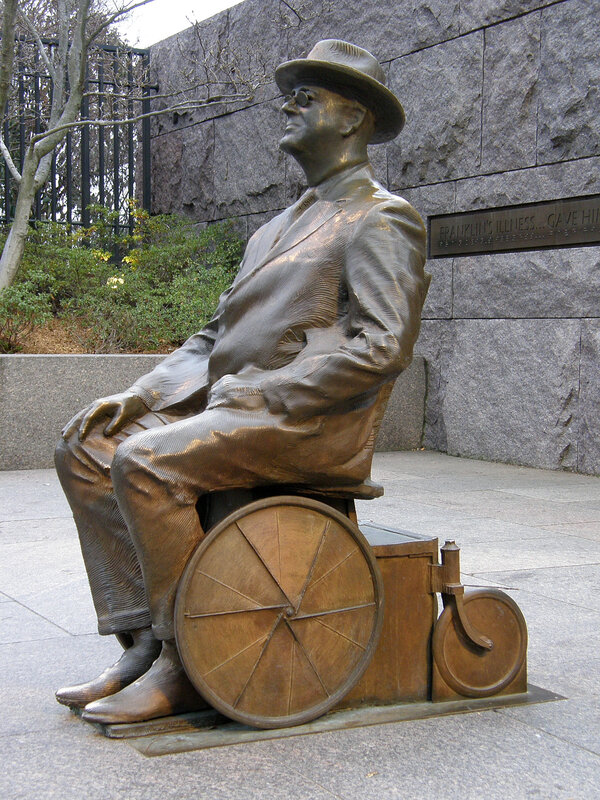 statue of fdr in wheelchair