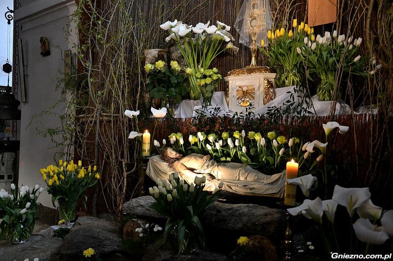 Statue of Jesus in Garden