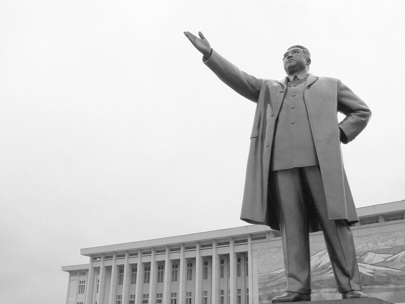 statue of leader in Pyongyang