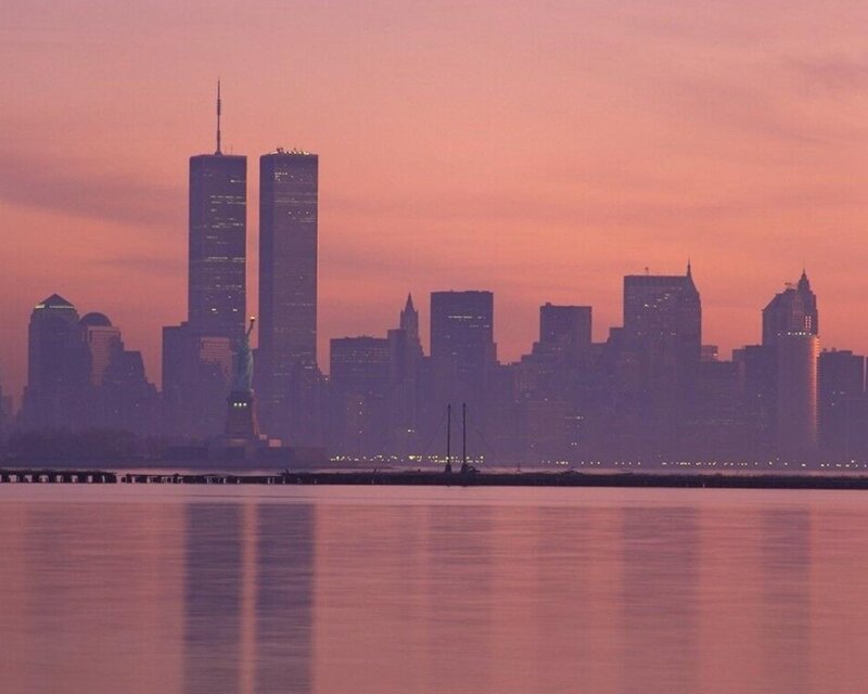 Statue of Liberty and Twin Towers — Pink