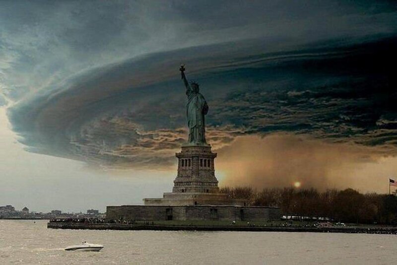 Statue of Liberty — Gray, Dramatic