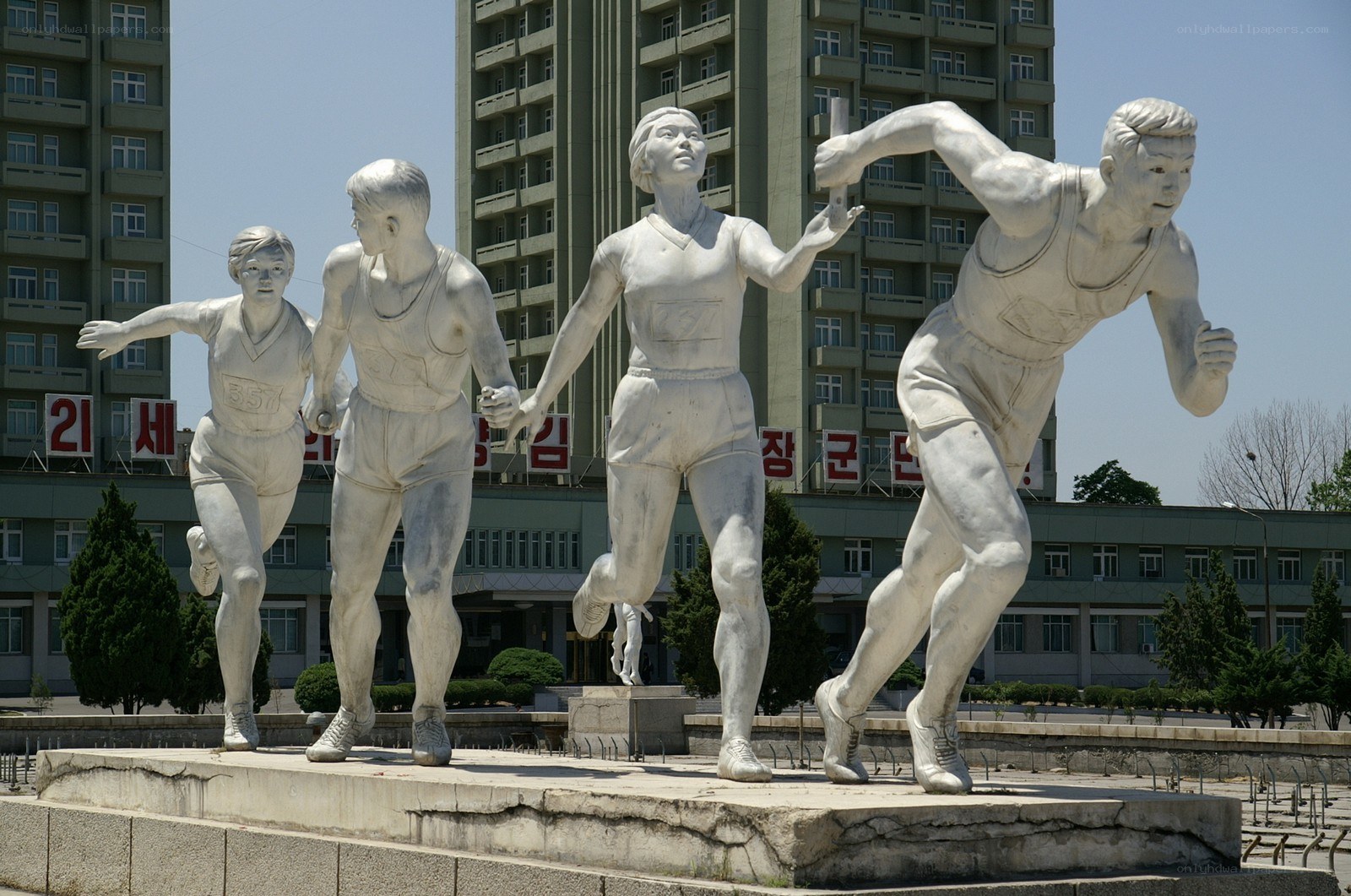 Statue of runners passing baton
