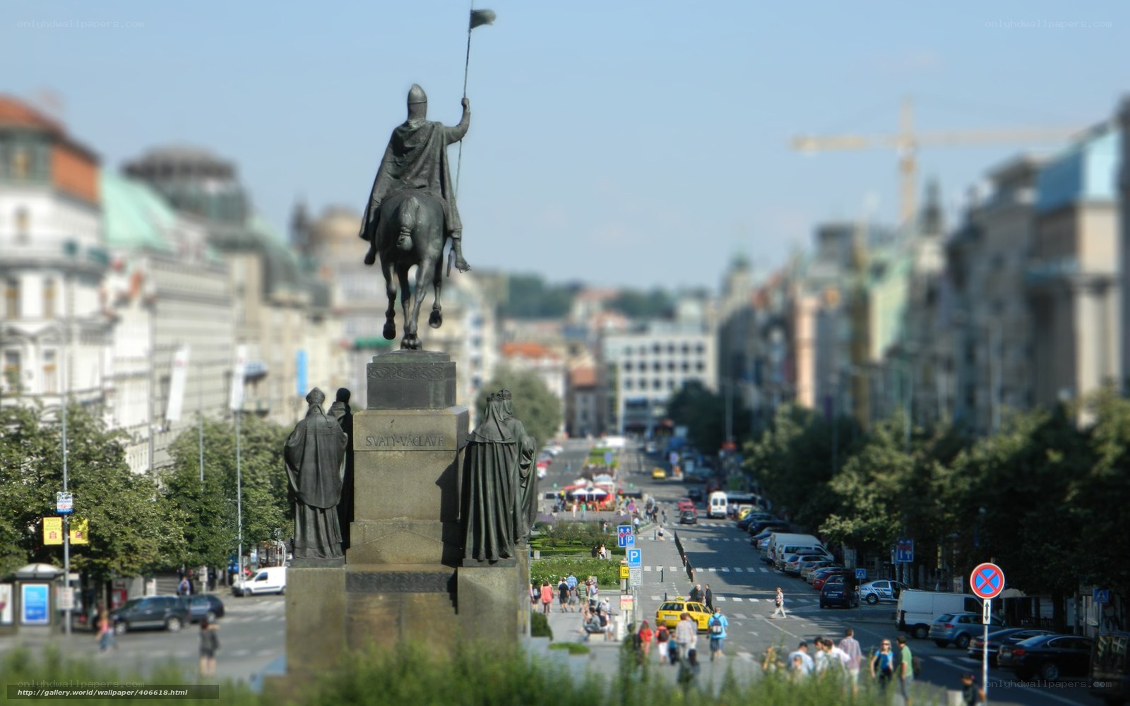 Statue on a city street