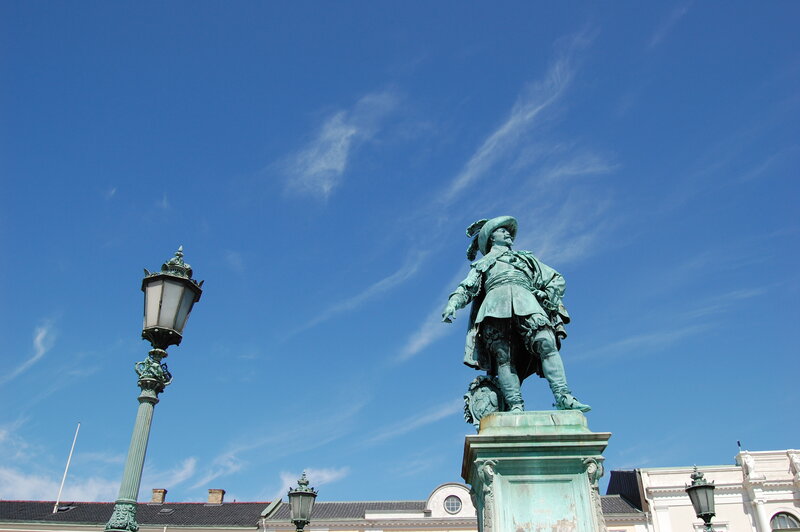 statue under blue sky