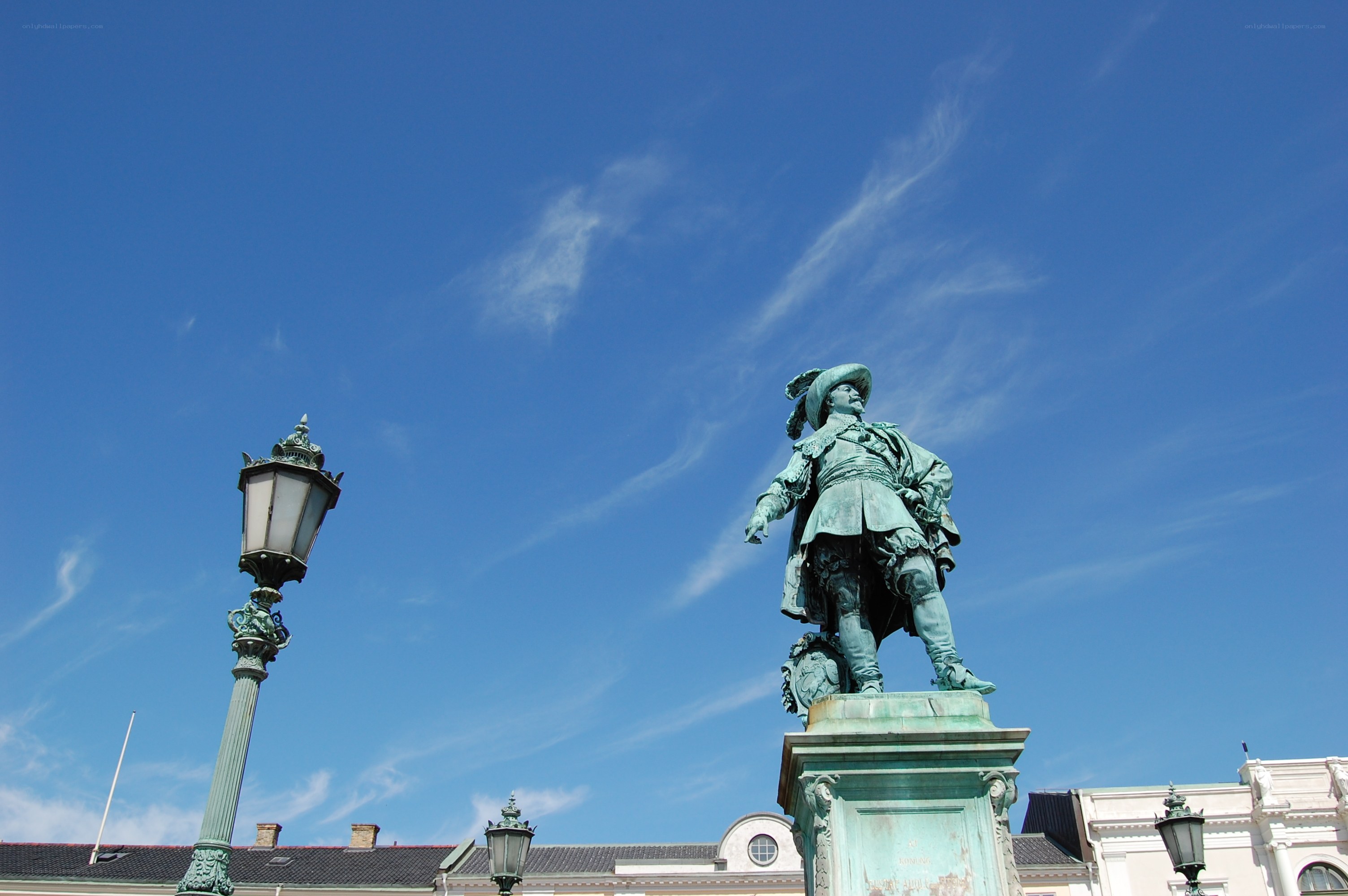 statue under blue sky