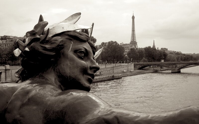 Statue with Eiffel Tower view
