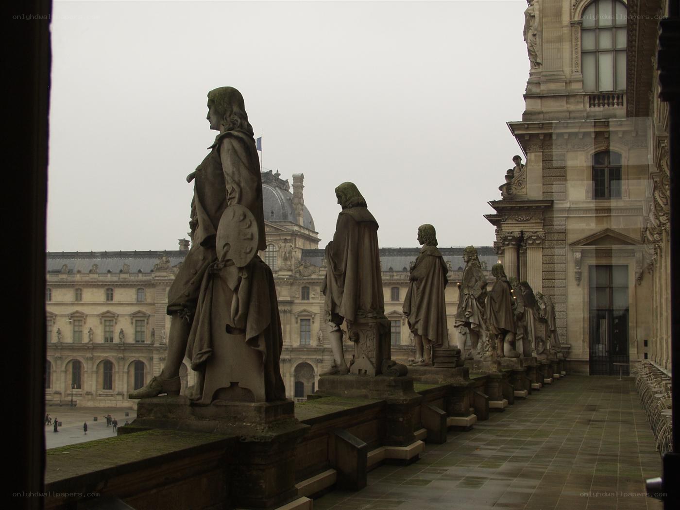 statues at the Louvre courtyard