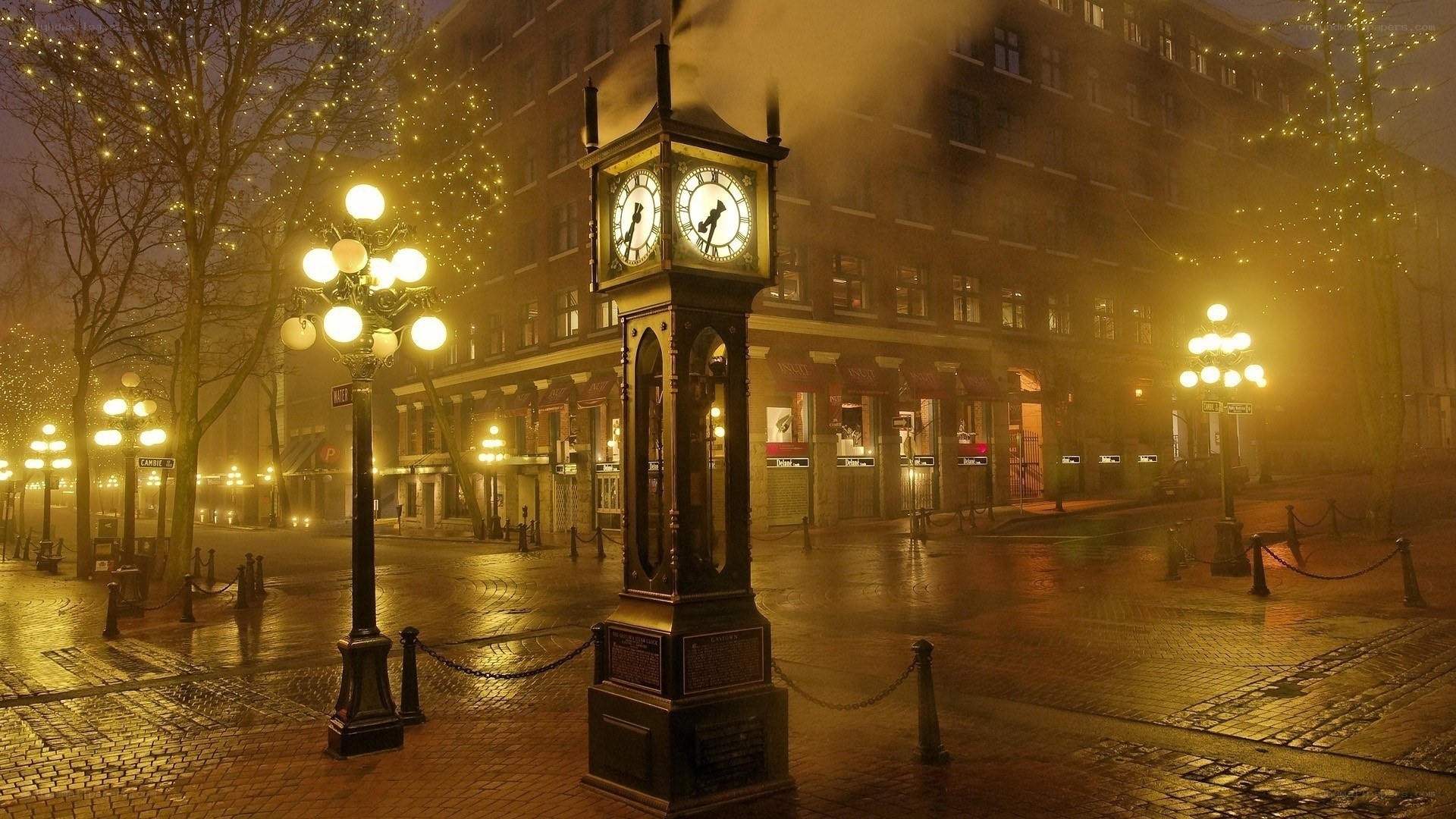 Steam clock at night in Vancouver