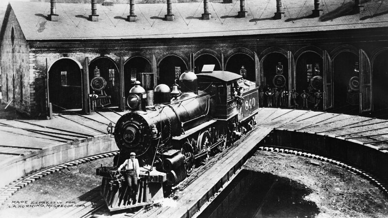 Steam Locomotive on Turntable — Black