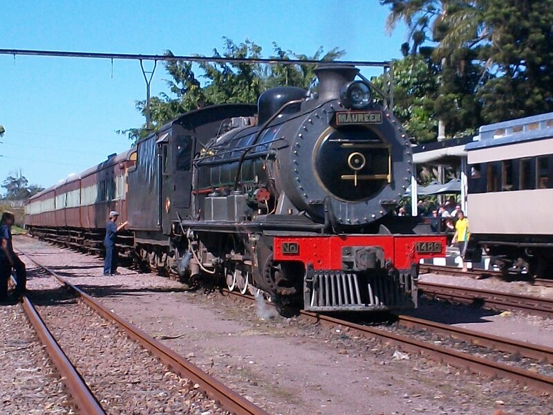 Steam Locomotive Train — Black