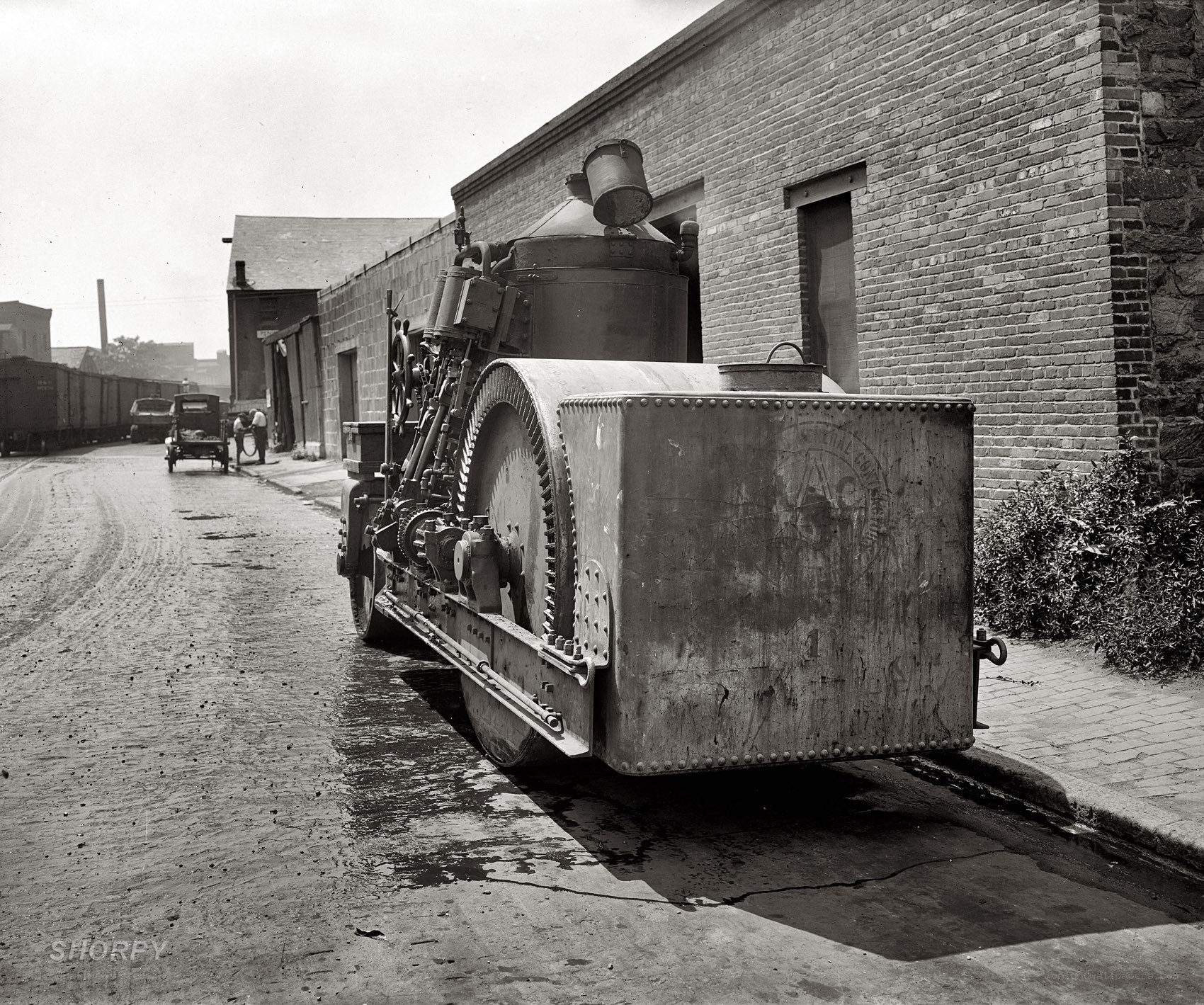 Steam-powered road roller