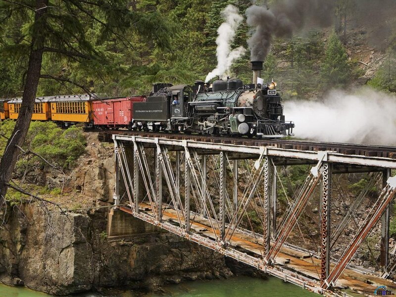 Steam Train on Bridge — Green