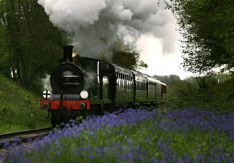 Steam Train on Tracks — Green