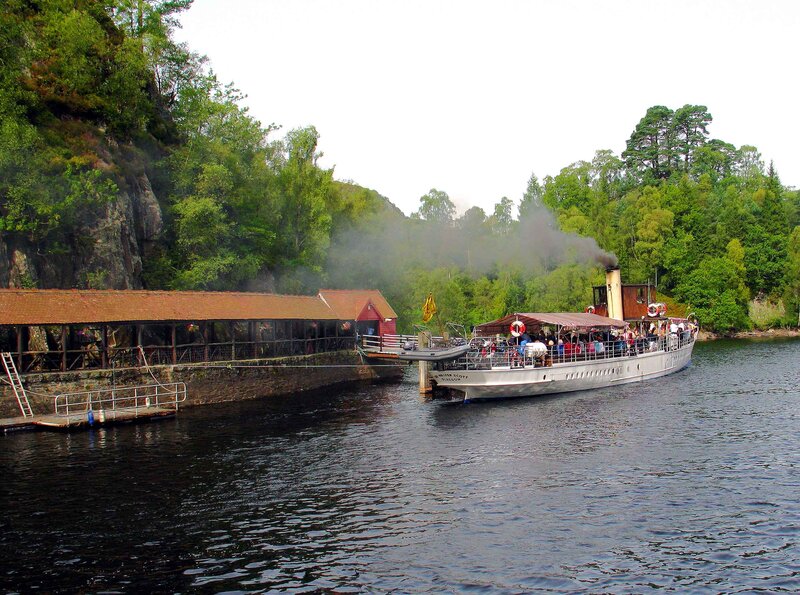 Steamboat on a Lake — Green