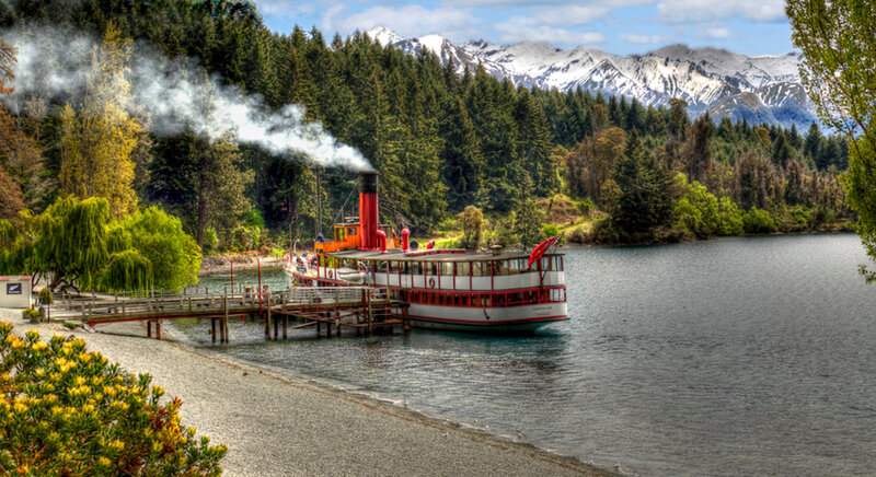 Steamboat on Lake — Green