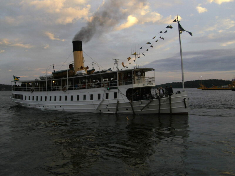 Steamboat on Water — White, Dramatic