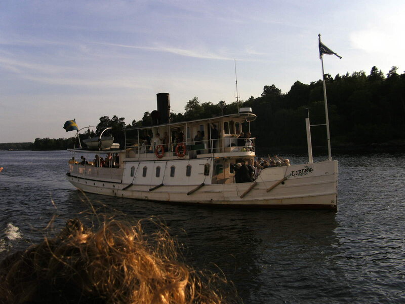 Steamboat on Water — White