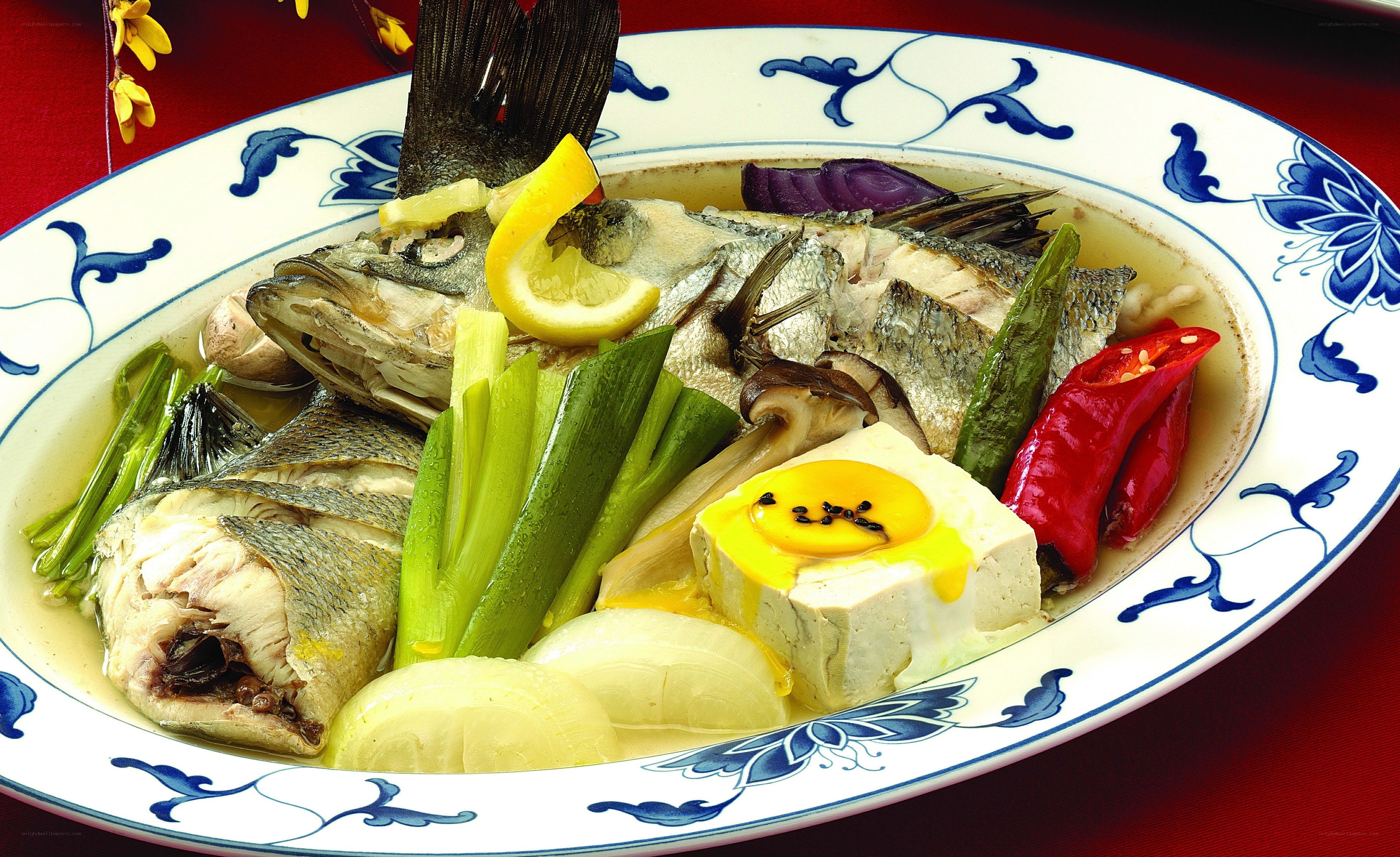 Steamed fish with tofu and vegetables