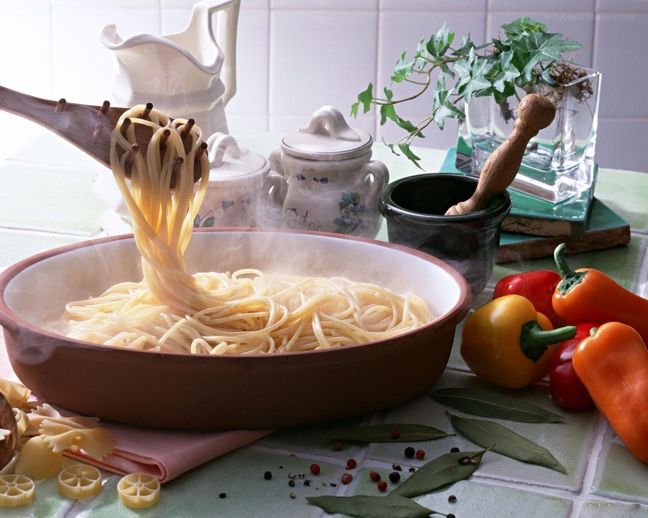 Steaming pasta with fresh vegetables