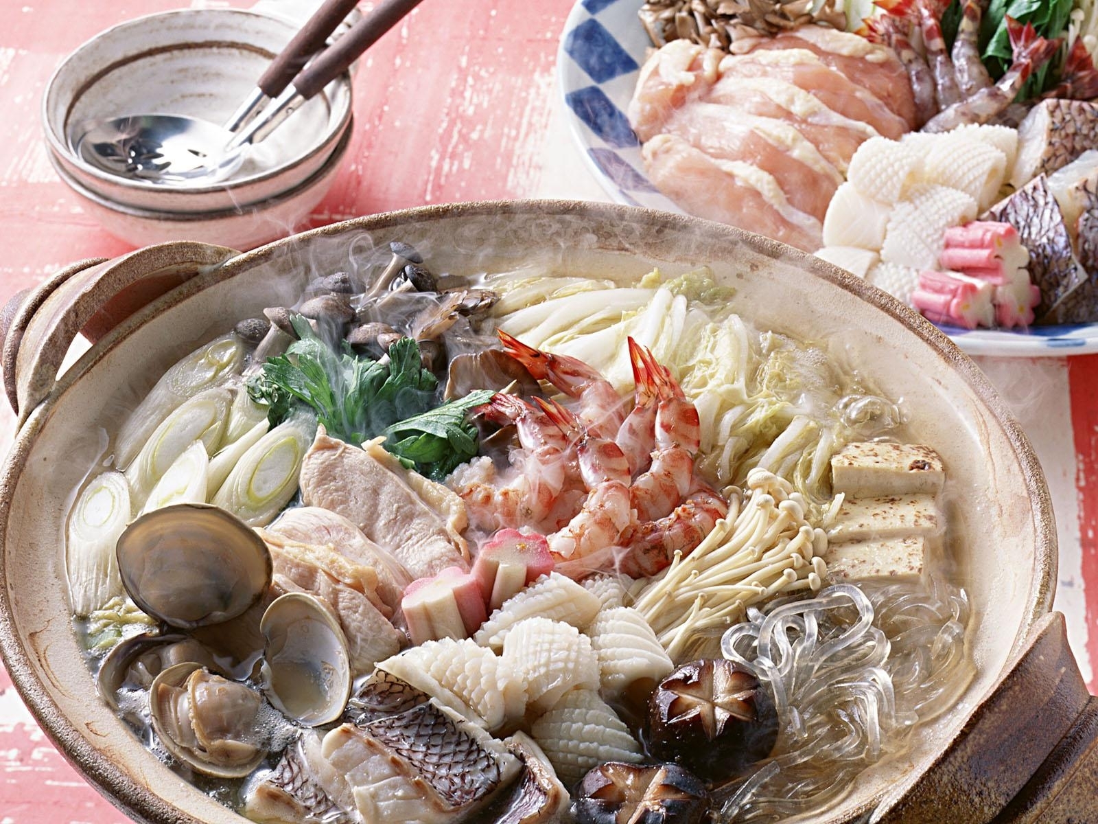 steaming seafood hot pot