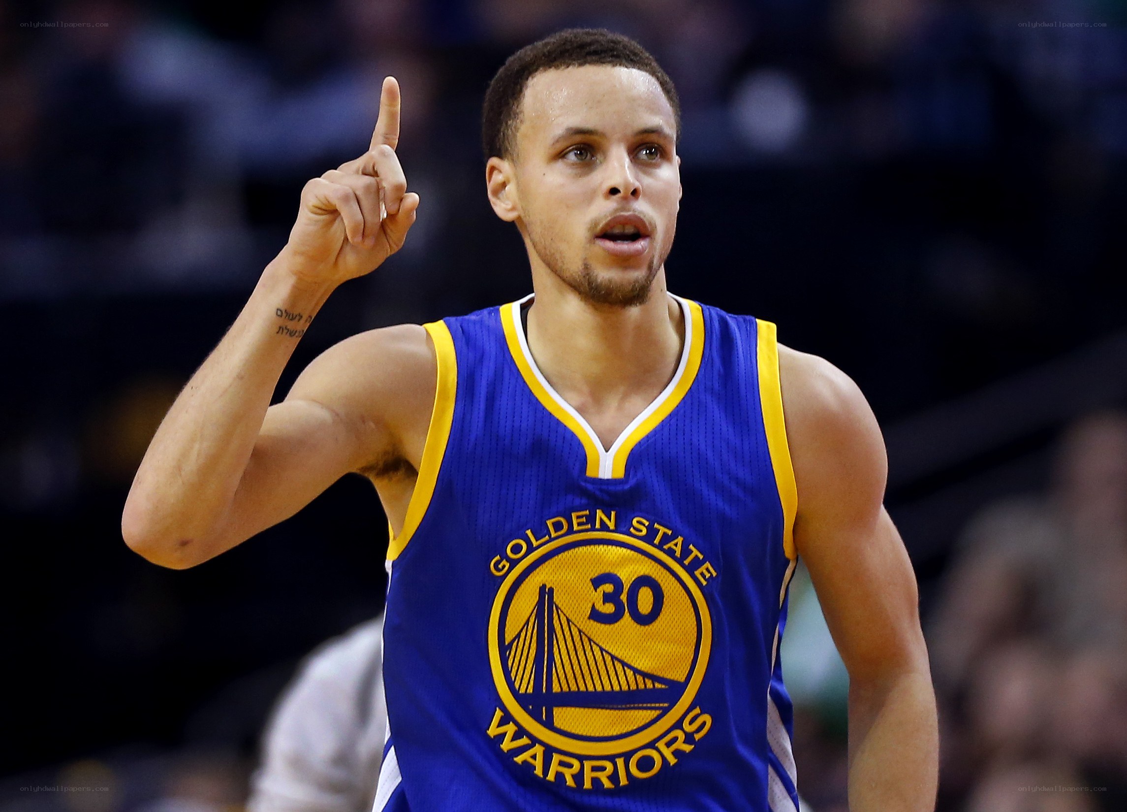 Stephen Curry pointing up