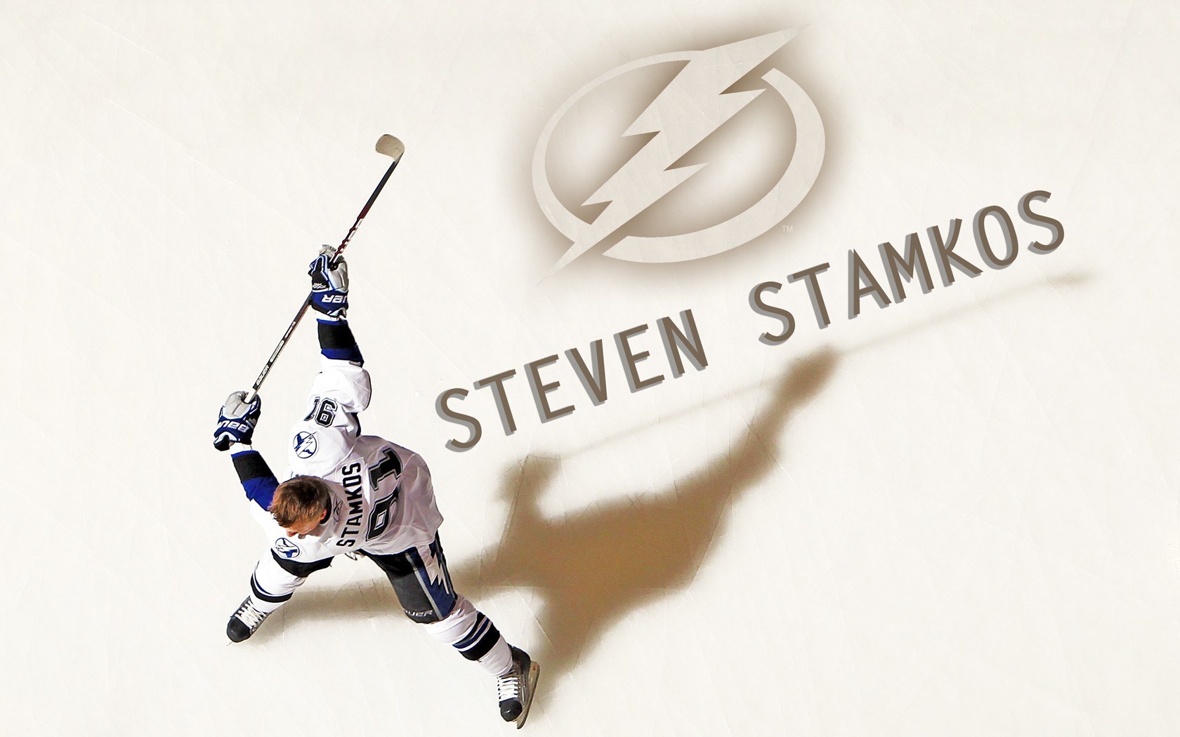 Steven Stamkos celebrates on ice