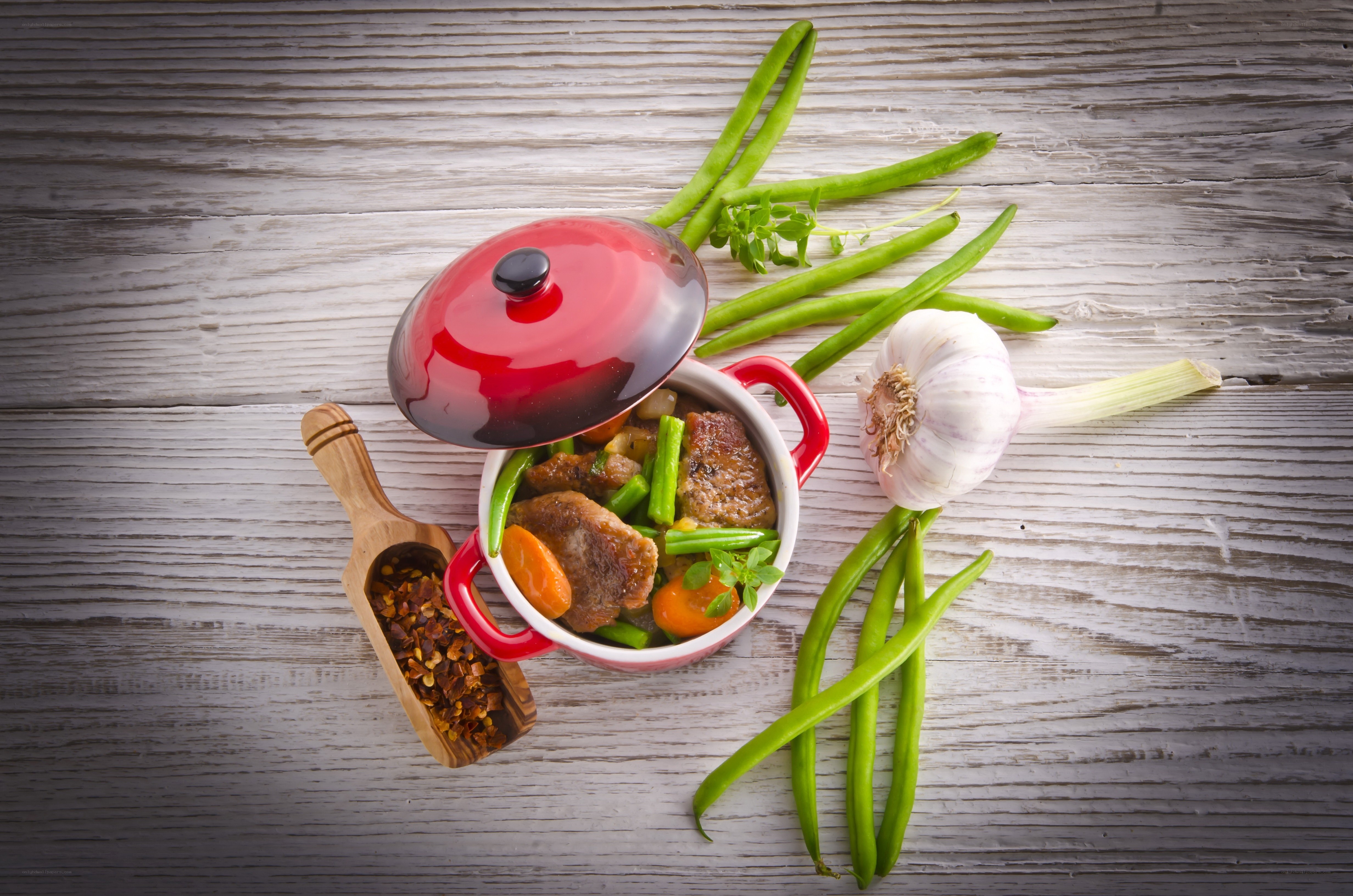 Stew with vegetables and garlic