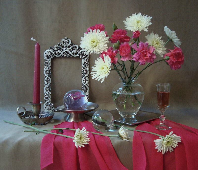 Still Life with Flowers — Red, Calm, Photograph
