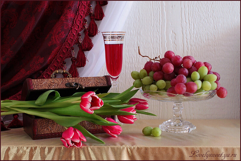 Still life with grapes and tulips