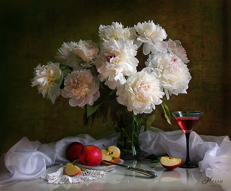 Still life with peonies and apples