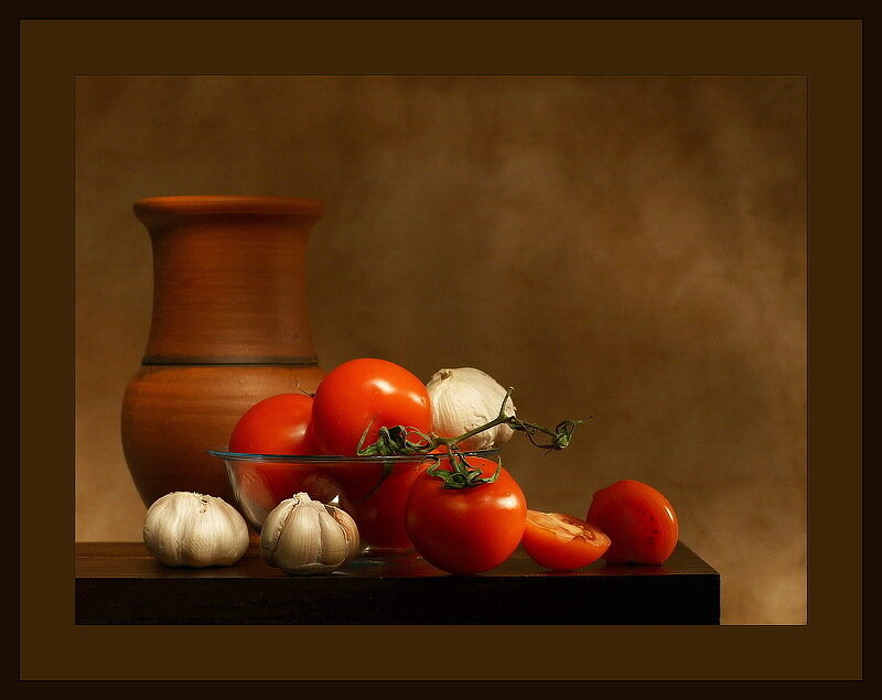Still life with tomatoes and garlic