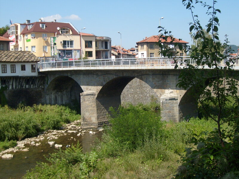 Stone Arch Bridge — Green, Calm, Afternoon