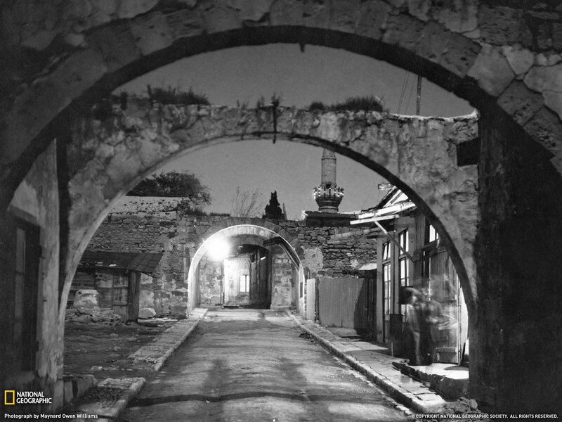 Stone Archway Alley — Black