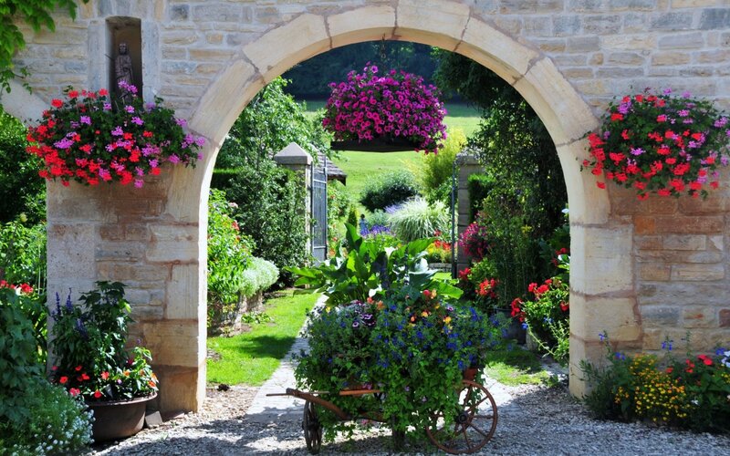 Stone Archway Garden — Green
