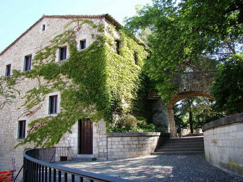 Stone Building with Ivy — Green