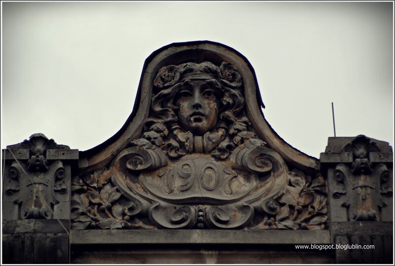 stone carving with year 1907
