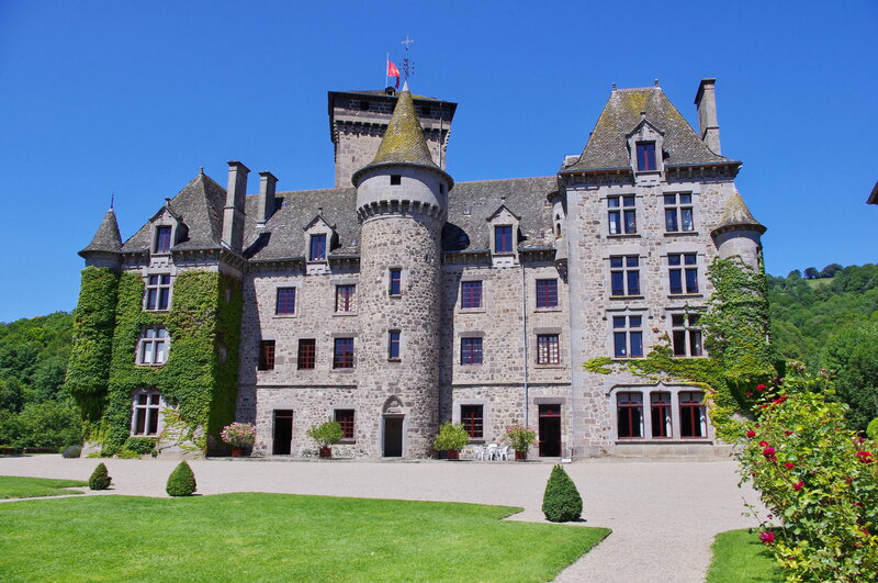 Stone Castle with Ivy — Green