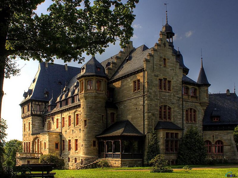 Stone Castle with Turrets — Green
