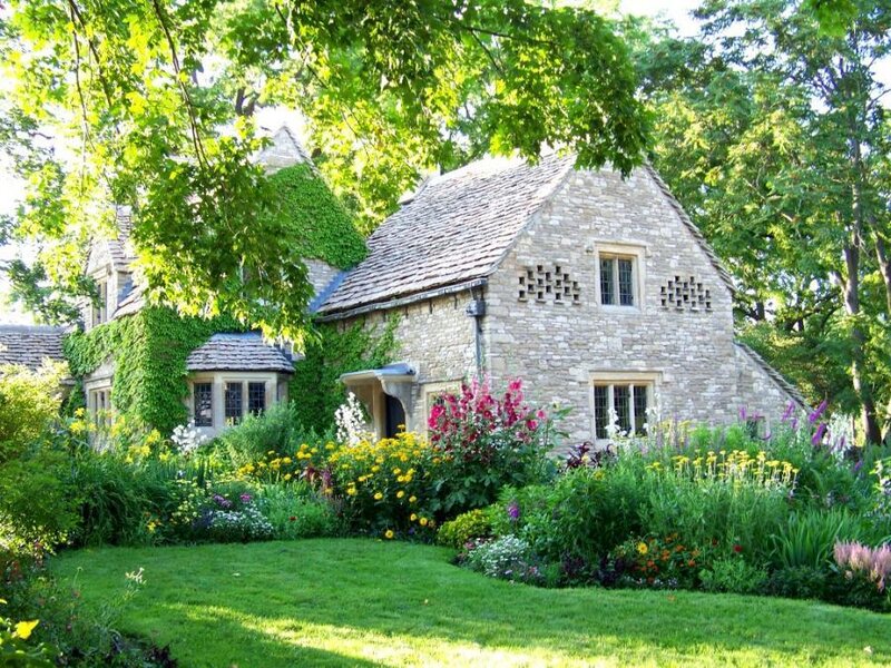 Stone Cottage Garden — Green, Serene