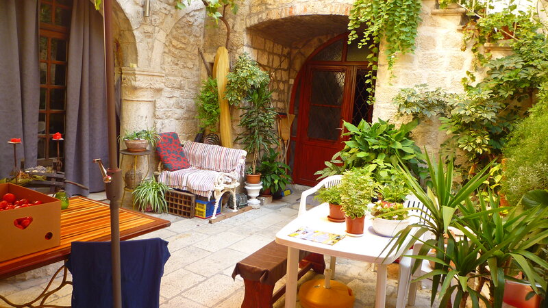 Stone Courtyard with Plants — Green