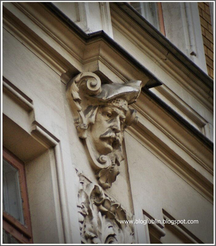 stone face sculpture on building