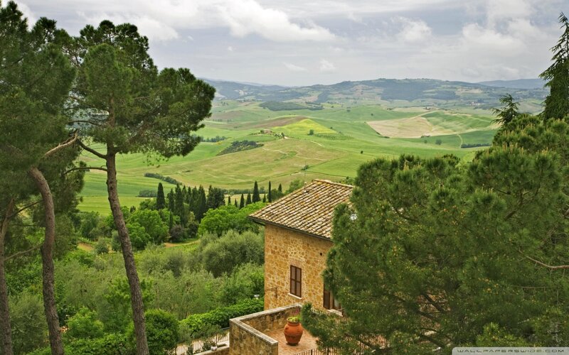Stone House in Tuscany — Green