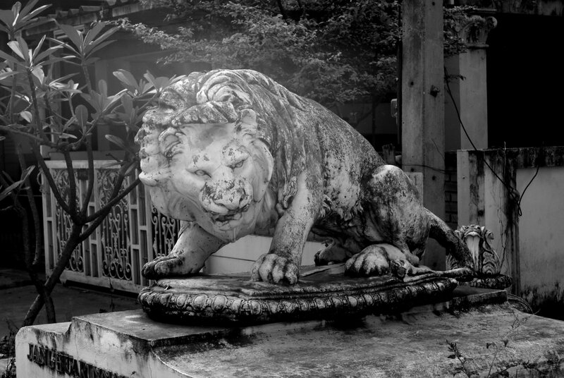 Stone Lion Statue — Black, Dramatic
