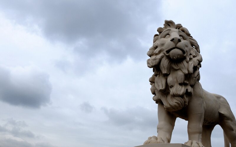 Stone Lion Statue — Gray