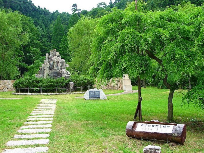 Stone Monument in Park — Green