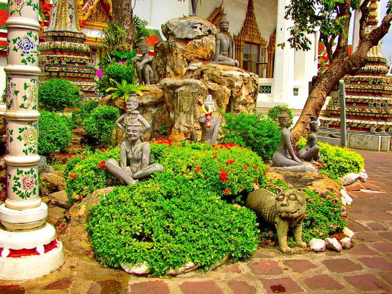 Stone Statues in Garden — Green, Serene