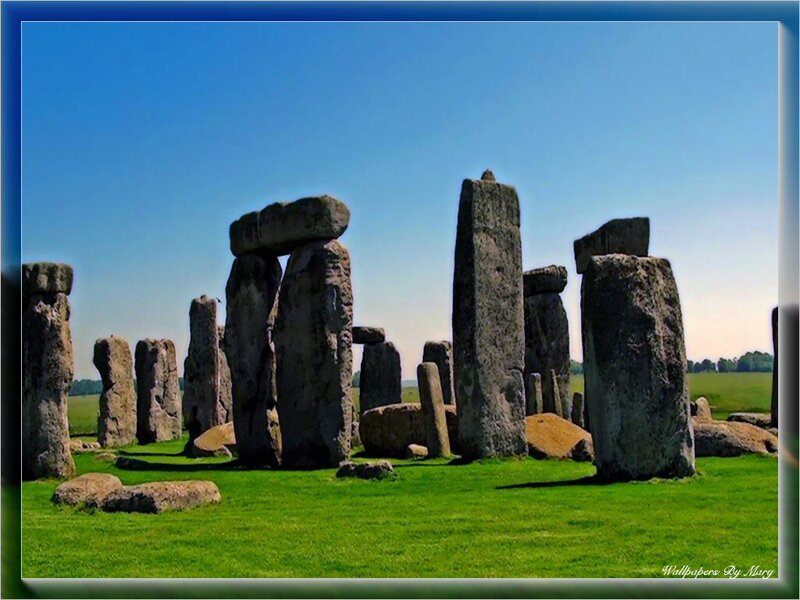 Stonehenge Monument — Green