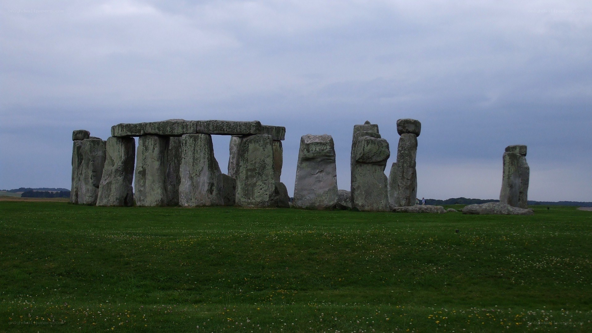 Stonehenge on a cloudy day