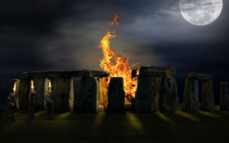 Stonehenge ritual at night